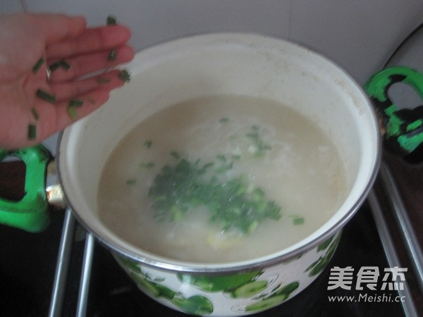 Minced Pork Congee with Small Sea Fish recipe