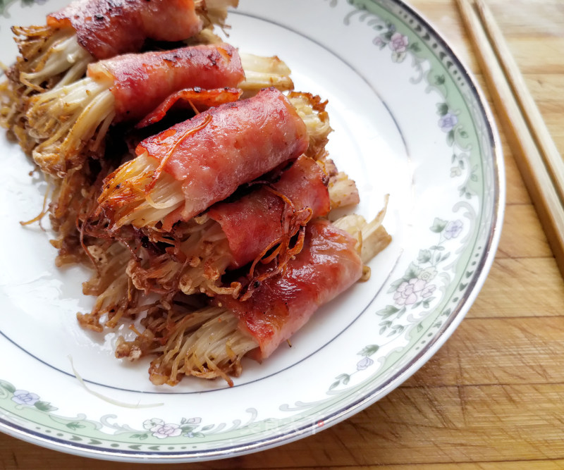 Ten Minutes Quick Hand Vegetable Bacon Golden Needle Rolls recipe