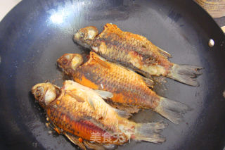 Homemade Braised Small Crucian Carp recipe