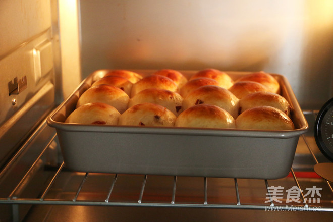 Cranberry Milk Steak Bun recipe