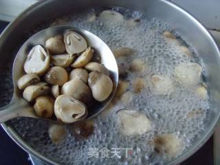 Delicious and Sweet --- Straw Mushrooms in Oyster Sauce recipe