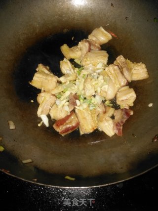 Stir-fried Pork Belly with Crab Mushroom recipe