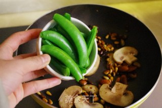 Stir-fried Arctic Shrimp with Nuts recipe