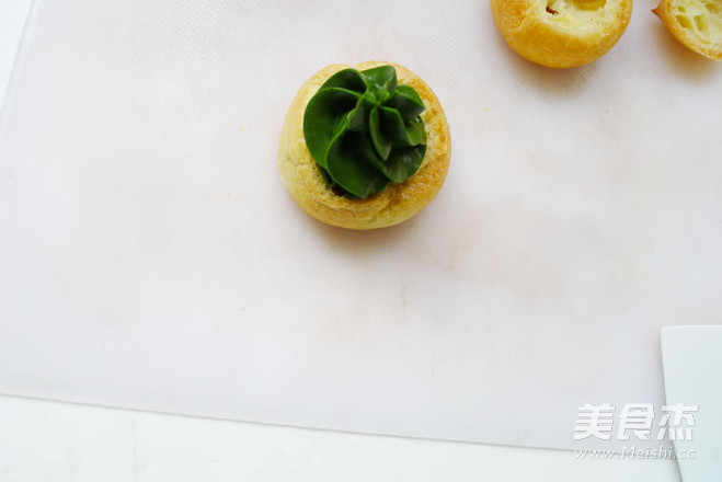 Puffs with Vanilla Matcha Sauce recipe