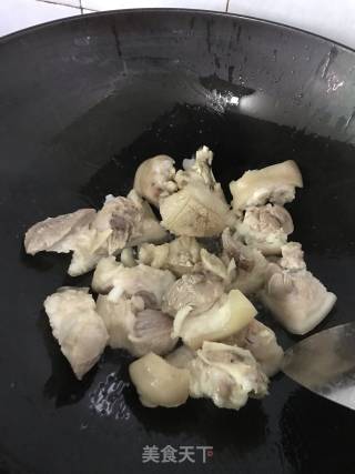 Braised Pork Knuckles with Edamame recipe