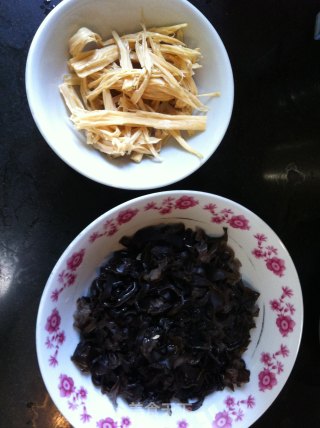 Super Detailed Small Fungus Cold Watermelon Rind-a Home-cooking Dish in The Summer recipe