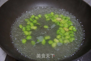 Stir-fried Broad Beans with Garlic recipe