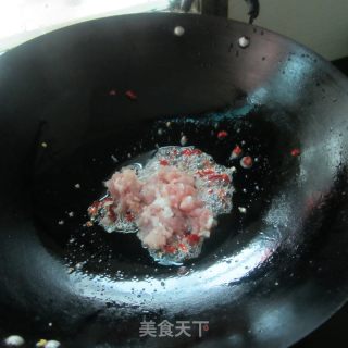 Lettuce Slices with Dried Chilli Minced Meat recipe