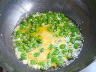 The Grains are Crispy-eggs and Broad Beans recipe