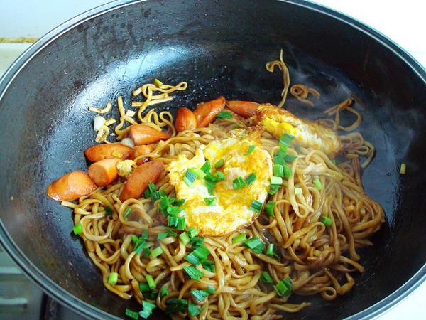 Braised Noodles with Ham and Poached Egg recipe
