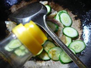 Stir-fried Cucumber with Beef Tendon recipe