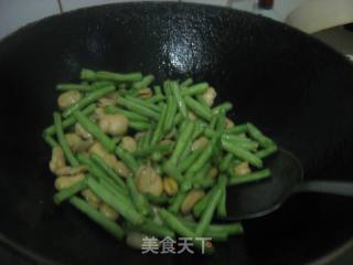 Stir-fried Broad Beans with Cowpeas recipe