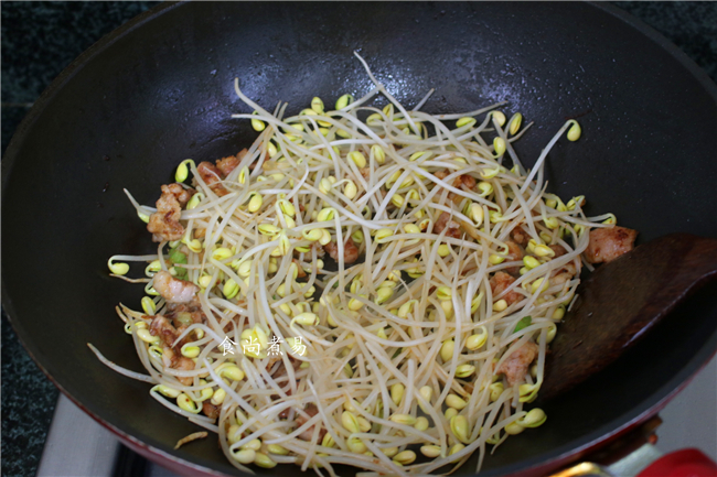 Stir-fried Pork Belly with Bean Sprouts recipe