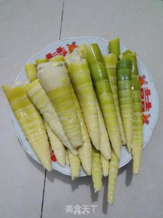 Salad with Small Wild Bamboo Shoots recipe