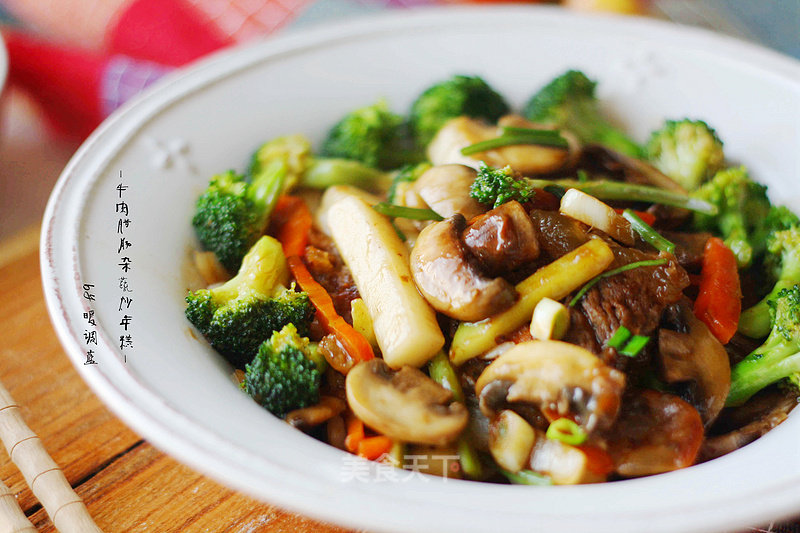 [stir-fried Rice Cake with Beef, Sausage and Mixed Vegetables]