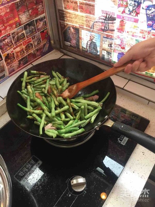 Braised Noodles with Beans recipe