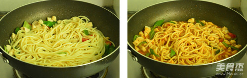 Noodles with Tomato Sauce and Chicken recipe