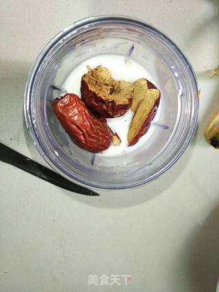 Red Date Banana Milkshake recipe