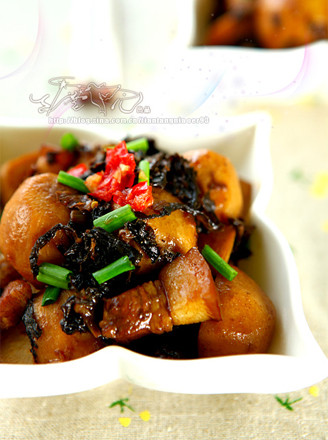 Braised Taro with Dried Plums and Vegetables recipe
