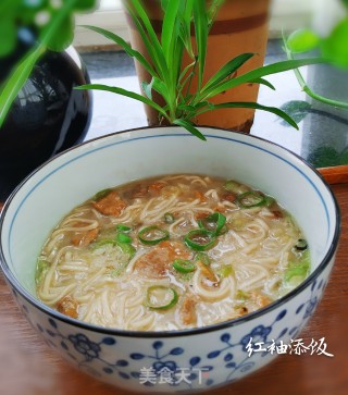 Loofah Shredded Pork Noodles recipe