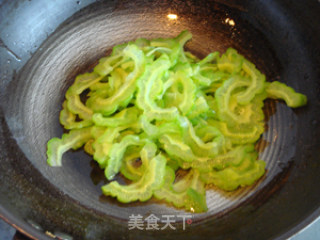 Stir-fried Bitter Melon with Crystal Meat recipe