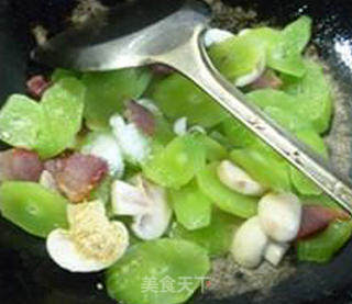 Stir-fried Lettuce with Bacon and Fresh Mushrooms recipe