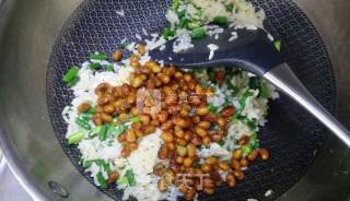 Fried Rice with Sweet and Salty Beans and Garlic Sprouts (garlic Sprouts) recipe