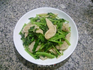 Stir-fried Chrysanthemum with Soy Protein recipe