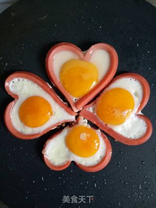 Summer Lazy Breakfast~fried Eggs with Love recipe