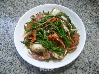 Stir-fried Flower Crab with Asparagus Tip recipe