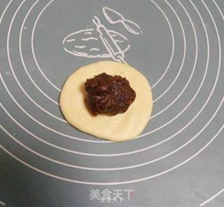 Stubborn Rabbit Bean Paste Bread recipe