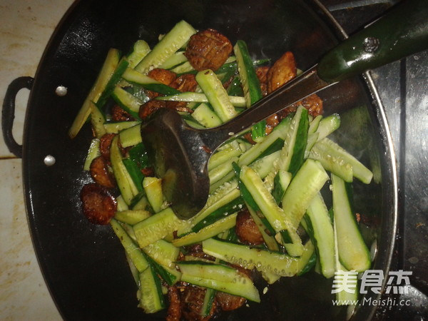 Stir-fried Beef Balls with Cucumber recipe