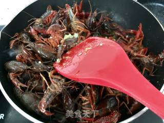 Crayfish in Golden Soup with Garlic recipe