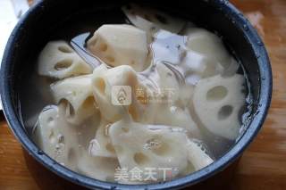 Lotus Root Lettuce Spare Rib Soup recipe