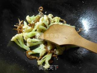 Stir-fried Cauliflower with Clove Fish recipe