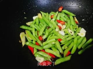 #团圆饭# Fried Long Beans with Millet and Pepper recipe