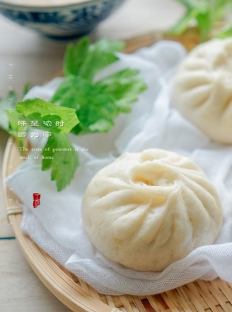The Quick Noodles Made in Summer--celery and Shrimp Meat Buns recipe