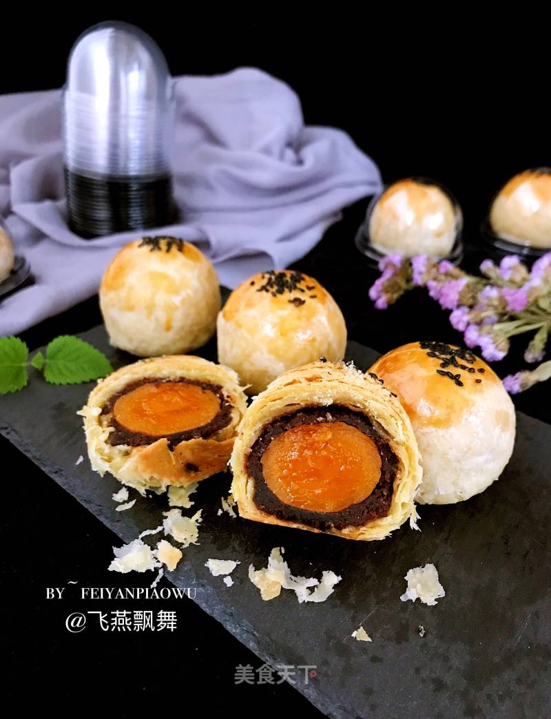 Enjoy Mid-autumn Festival and Reunion~【golden Egg Yolk Pastry】 recipe