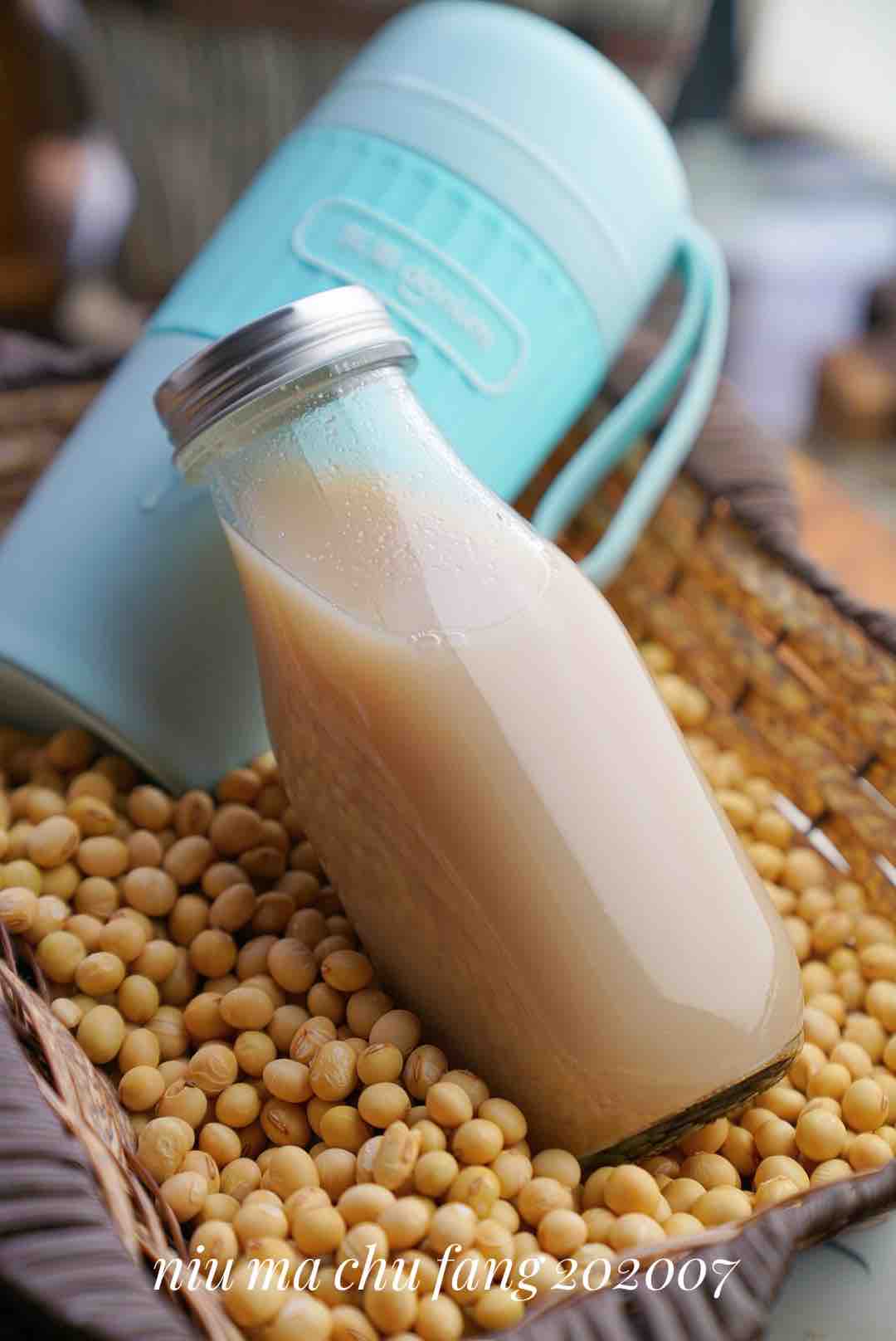 Soy Milk with Red Dates and Wheat Kernels recipe