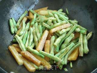Stewed Potatoes with Beans recipe