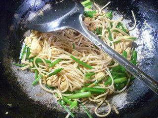 Fried Noodles with Chives and Egg recipe