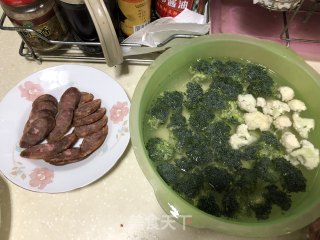 Stir-fried Sausage with Two-color Cauliflower recipe