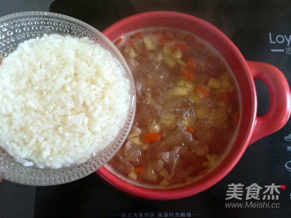 Pineapple and Tremella Soup recipe