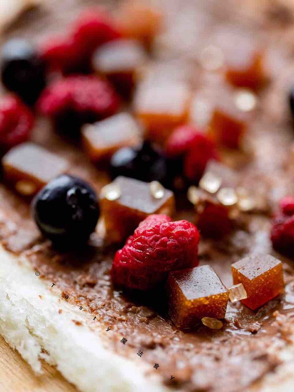 French Hawthorn Berry Toast Roll recipe