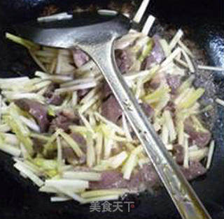 Stir-fried Pork Heart with Leek Sprouts recipe