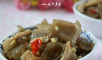 Stir-fried Xiuzhen Mushrooms with Fresh Potato Noodles recipe
