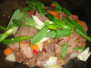 Stir-fried Beef with Garlic and Carrots recipe