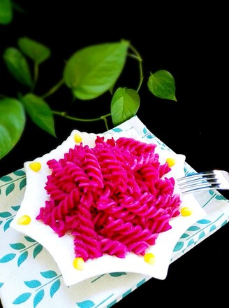 Spiral Pasta with Dragon Fruit Flavor