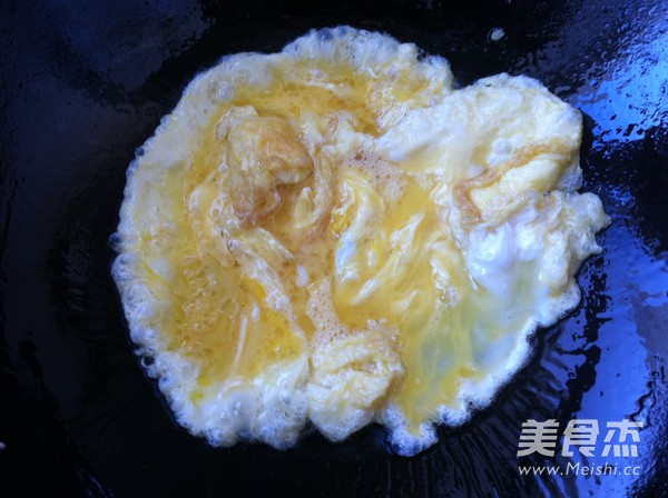 Scrambled Eggs with Garlic and Yellow Fungus recipe