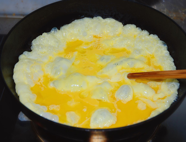 Scrambled Eggs with Garlic recipe